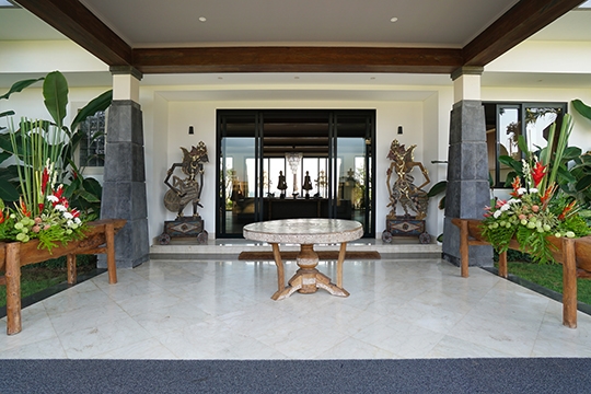 Tirtha Bayu Villa II - Entrance by day